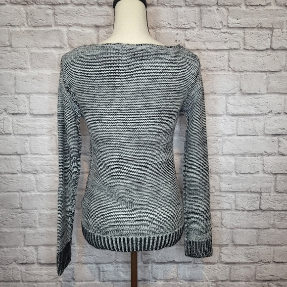 Harley-Davidson Sweater Black White Skull Distressed Print Scoop Neckline Size S - Picture 6 of 8